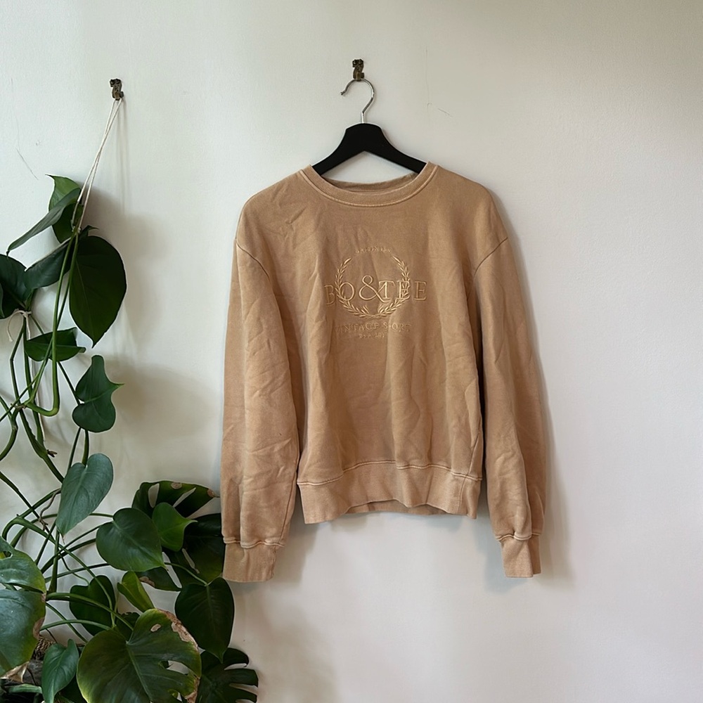 EUC Bo & Tee tan logo sweatshirt size medium